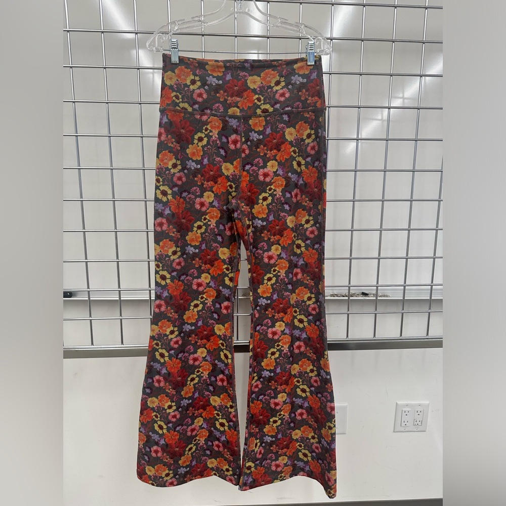 Beyond Yoga Pressed Floral Flare Pants - L